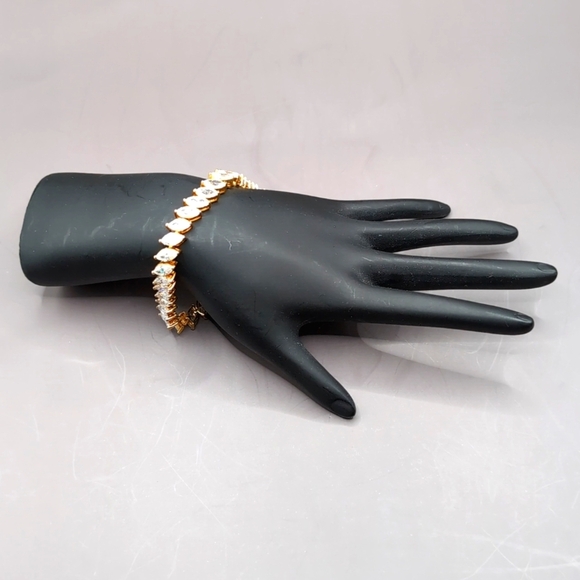 VTG Tennis Bracelet Marquise Cut Prong Set Cubic Zirconia Gold Tone Box Clasp - Picture 9 of 11